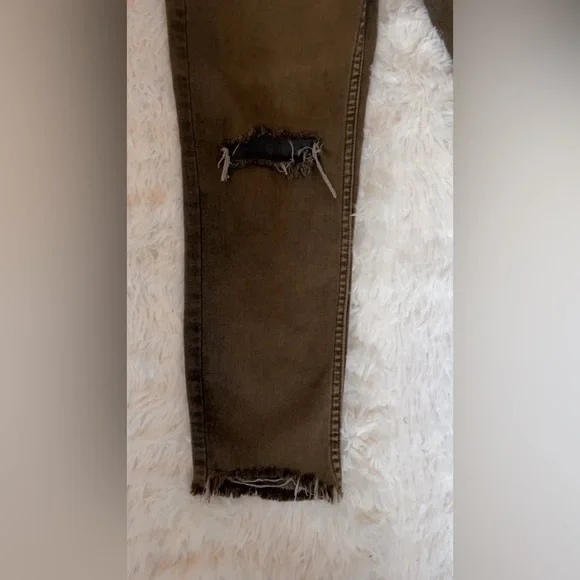 Free People Distressed Skinny Jeans Olive
Brown Frayed Hem Size 29 NWT - Picture 5 of 5